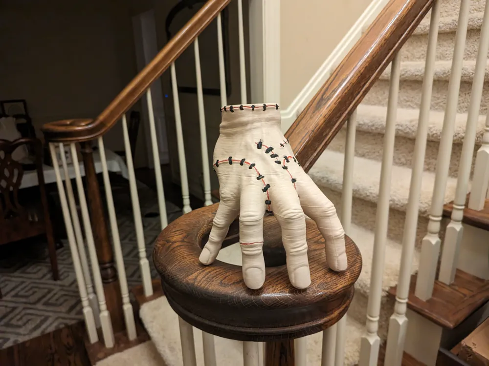 🖐️ فیگور “تینک” (Thing) از سریال ونزدی | دست طلسم‌شده